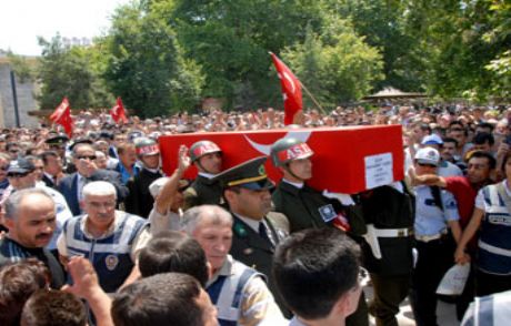 Şehit Cenazesinde Gerginlik!