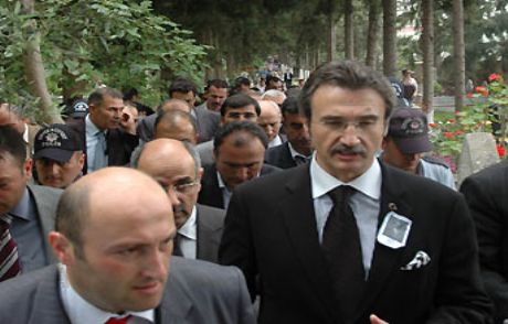 Tüzmen Hırsını Polisten Çıkardı