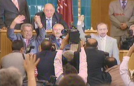 Halıcı Ve Genç Chp'ye Katıldı