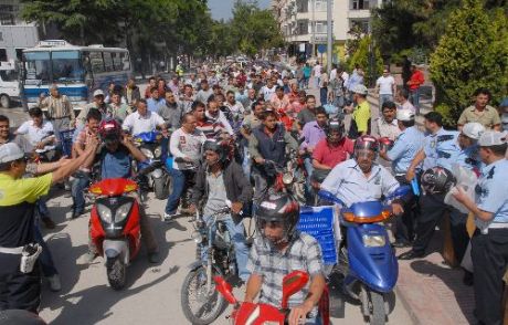 Burdur'da Bedava Kask Kuyruğu