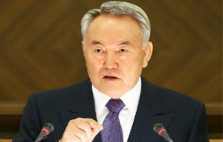 Nazarbayev'e ''milletin Lideri'' Unvanı