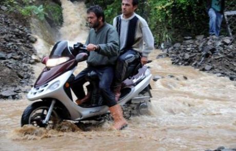 Rize’de Dereler Taştı
