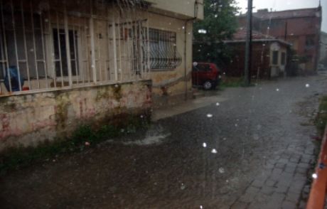 Yalova'da Fındık Büyüklüğünde Dolu Yağdı