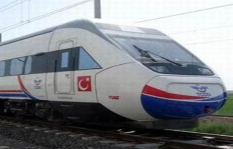 Hızlı Trenin Önüne Atlayarak İntihar Etti