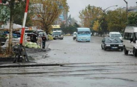 Erzurum 15 Dakikalık Yağmura Teslim