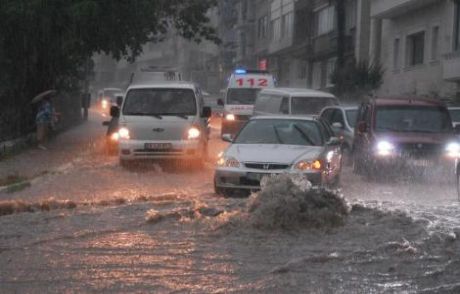 20 Dakikalık Yağmur Bursa'yı Felç Etti