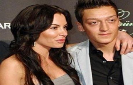 Özil'in Sevgilisi Müslüman Oldu