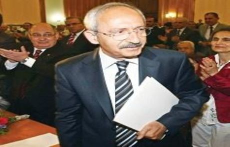 Kendisini Cumhurbaşkanı Mı Sanıyor