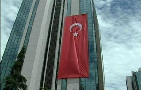 İsrail Başkonsolosluğu'na Türk Bayraklı Tepki