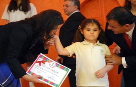 Ermeni Okulunda Bir İlk