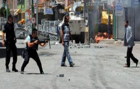 Diyarbakır'da 2.5 Saatlik Gerginlik