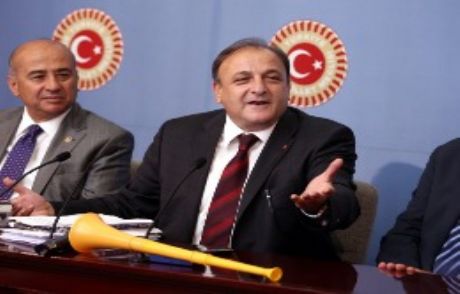 Meclis'te Bir Vuvuzela Eksikti!