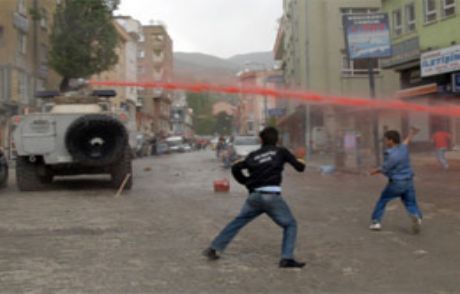 Yasa Dışı Gösterilere Bir Tutuklama