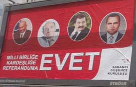 Ankara'da Korsan Referandum Afişi