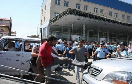 Erzurum'da Pkk Bayraklı Tahrik