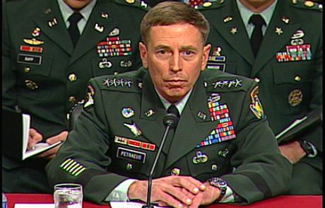 Petraeus Afganistan'da Görevi Devraldı