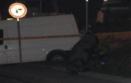 Ak Parti Binasına Bombalı Saldırı