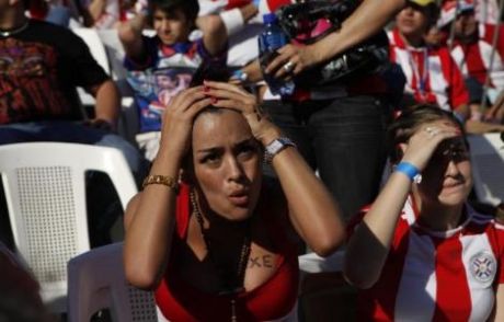 Larissa Riquelme Yıkıldı