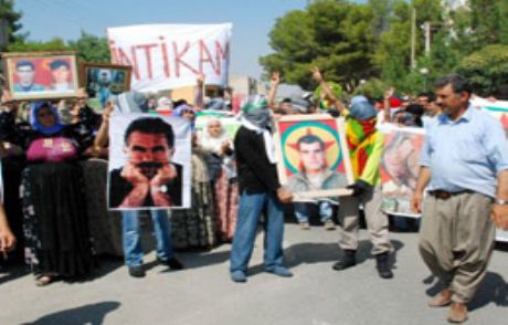 Pkk Cenazesinde Yine O Pankart