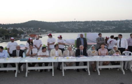 Köprü Üstünde İftar Yemeği