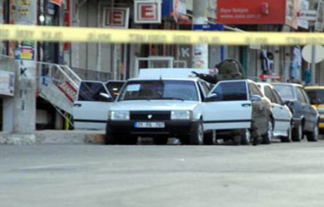 Flaş...diyarbakır´da Bombalı Araç Alarmı