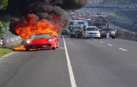 Ferrariler Neden Yanıyor?