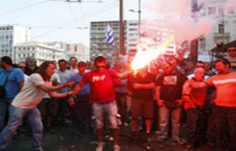 Komşuda Kamyoncular Polisle Çatıştı