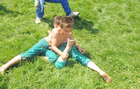 Yağlı Güreşte Miniklerden Madalyalar