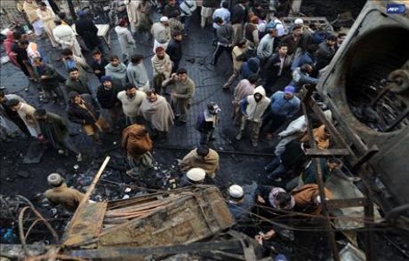 Pakistan'daki Dünkü Saldırıda 65 Ölü