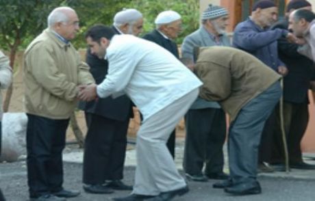 Bakan Çiçek'in Yanında Silahlı Kutlama!