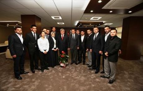 Gençlik Kolları Siyasetin Fideliğidir