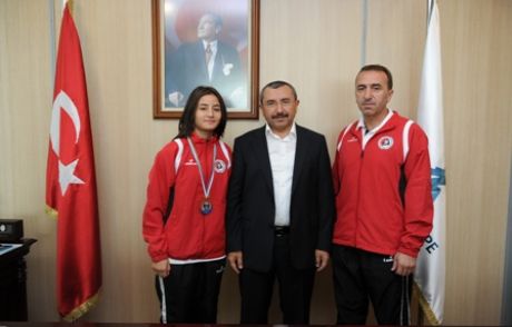 Altın Kız Kübra Türkiye’nin Gururu