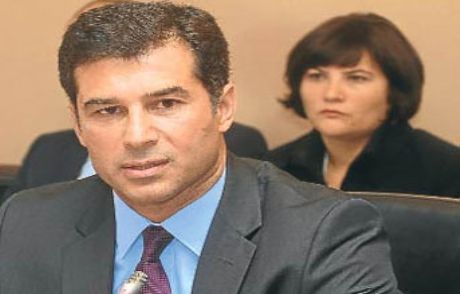 Bakanın Da Rum Pasaportu Var