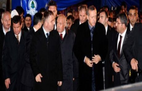Başbakan'dan Şehit Evine Taziye Ziyareti