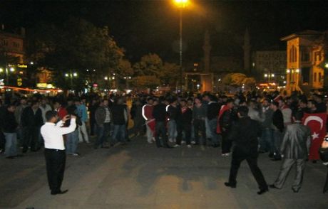Teröre Lanet Yağdı