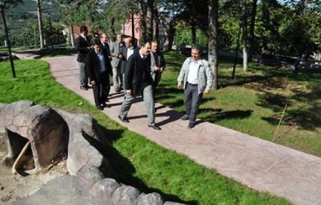 Cumhuriyet Parkı Bayrama Yetişiyor