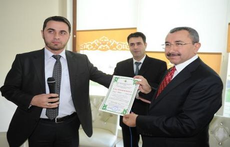 Öğrencilerden Başkana Diploma
