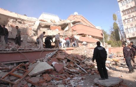 500 Kişilik Sağlık Ekibi Deprem Bölgesinde