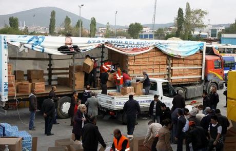 Ataşehirden Vana 5 Yardım Tırı Kalktı