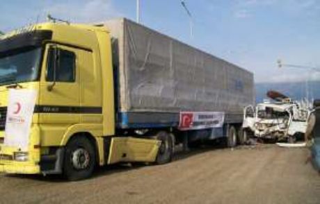 Türk Kızılayı'nın Yardım Tır'ı Kaza Yaptı