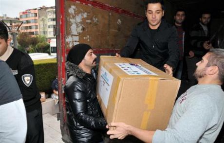 Depremzedeler İçin Gönüllü Çalıştılar