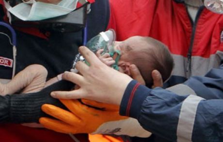 Azra Bebek Babasını Kaybetti