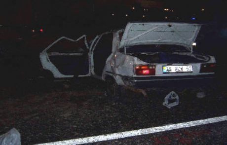 Balıkesir'de Otomobil Takla Attı