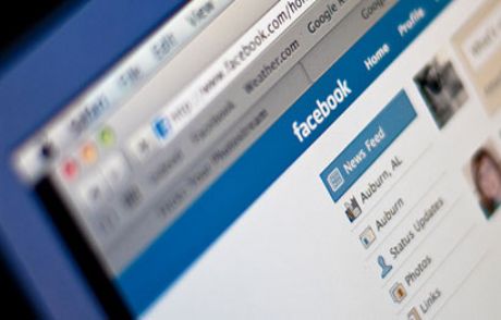 Siz Facebook'u Kullanın, O Sizi Değil