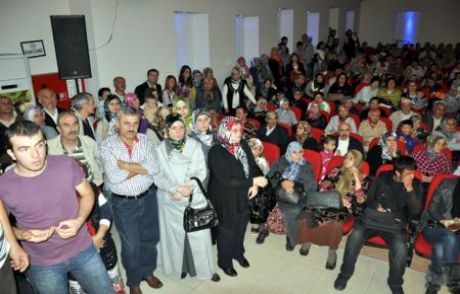 8 Euro Verileceğini Duyan Konferansa Koştu