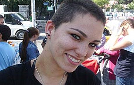 İzmirli Genç Kız Sır Oldu