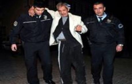 Felçli Adamı Oğlu Sokağa Attı