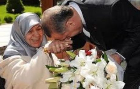 Erdoğan, Annesinin 40 Mevlidine Katıldı