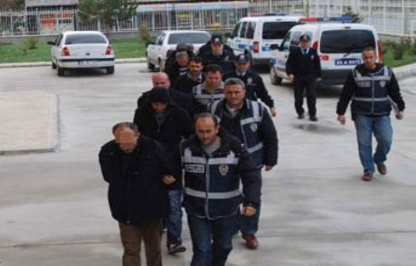 Kızlarına Tecavüz Edip Erkeklere Pazarladı