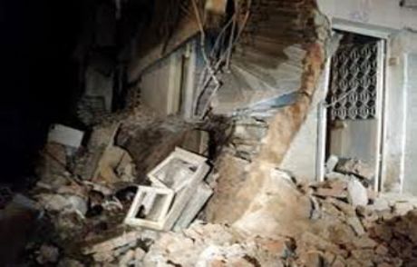 Nişan Sırasında Ahşap Ev Çöktü